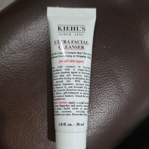 Kiehl's Ultra Facial Cleanser - White and Black Text